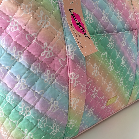 NWT LUVBETSEY BY BETSEY JOHNSON WEEKENDER DUFFLE OVERNIGHTED BAG QUILTED PASTEL - Picture 5 of 9